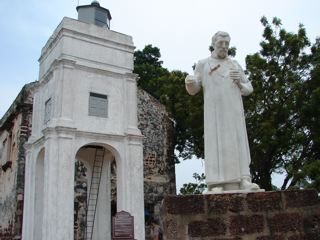 statue